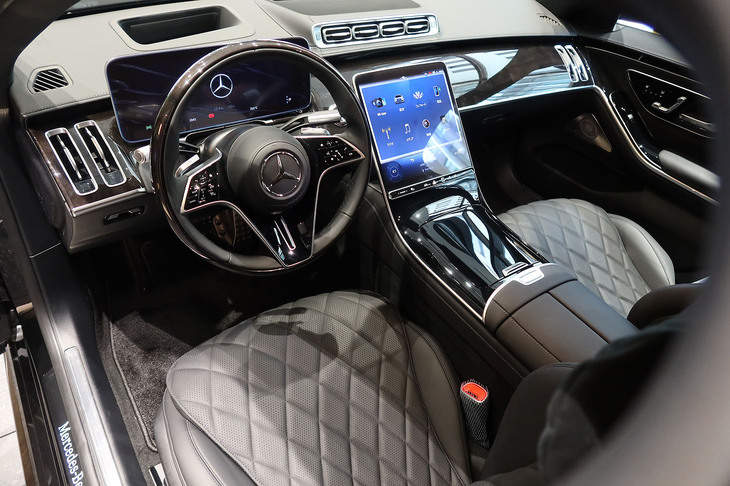 メルセデス・ベンツS580 4MATICロング ナイトエディション（運転席周辺）