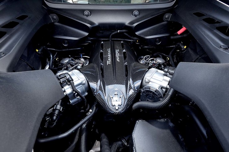 F1由来の技術を生かして開発されたV6エンジン「ネットゥーノ」。2基のターボで過給され、3リッターの排気量から最高出力630PSを搾り出す。