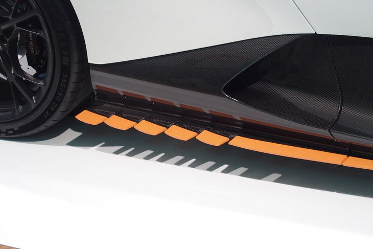 アストンマーティン・ヴァルハラ（サイドスポイラー）