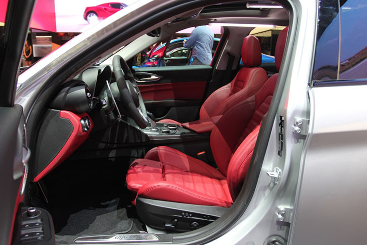 アルファ・ロメオ・ジュリア ヴェローチェ（インテリア）