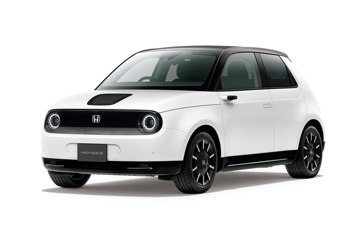 ホンダが発売した都市型EVコミューター「ホンダe」。走行可能距離はグレードによって259～283kmとされている（WLTCモード）。