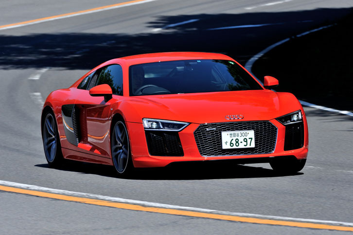 試乗車はオプションの「ダイナミック ステアリング」装着車。ステアリングギア比は可変式で、10.0から17.5までの間で変化する。標準車のギア比は15.7。