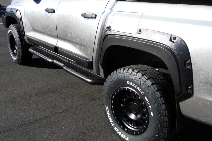 三菱トライトンSNOW SHREDDER CONCEPT（ホイールアーチモール）