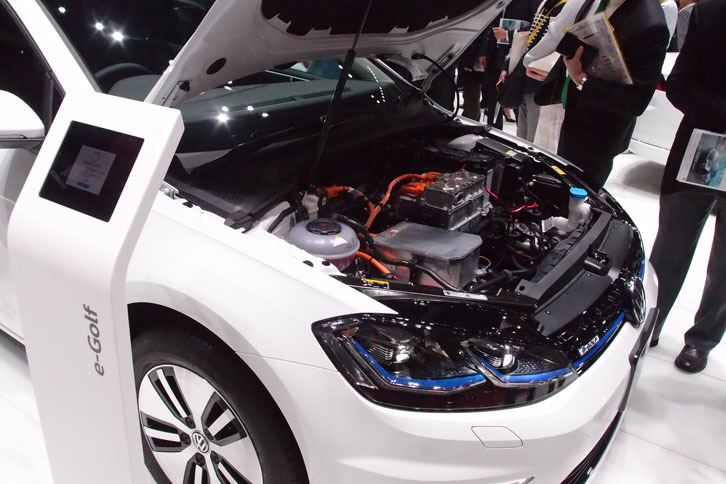 フォルクスワーゲンeゴルフ（フロントまわり）