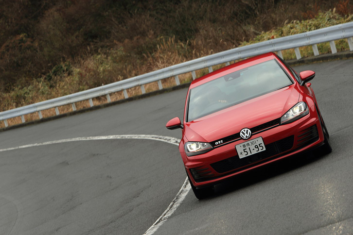 JC08モード計測におけるMT仕様の燃費は16.0km/リッター。DSG仕様は15.9km/リッターなので、ほぼ同等といえる。