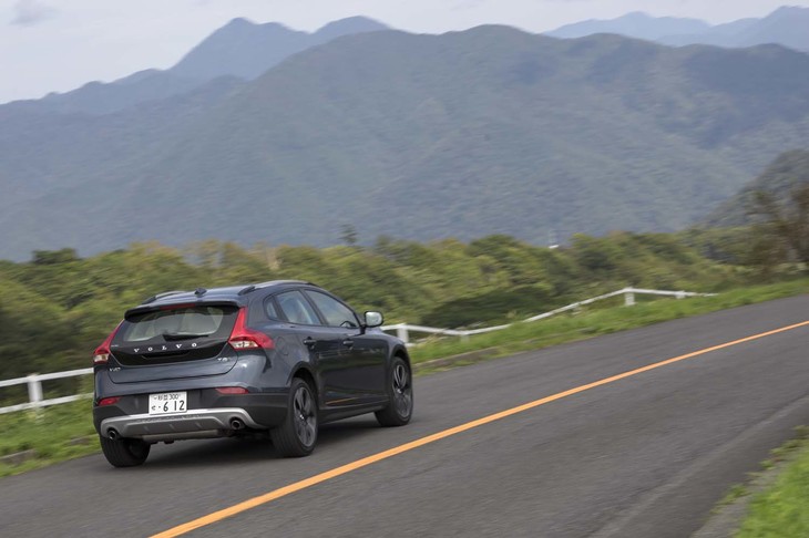 ワインディングロードを上り、日光市の霧降高原を目指す。