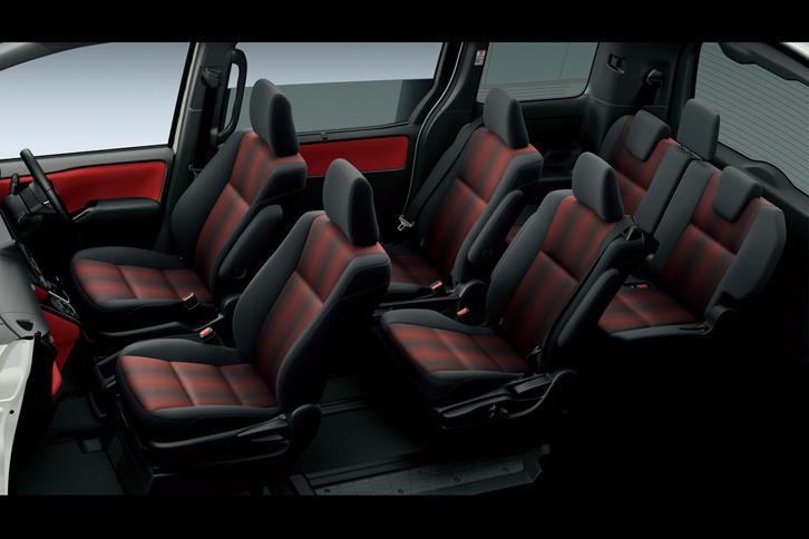 「ヴォクシーZS」の内装色には「ブラッドオレンジ＆ブラック」が設定されている。