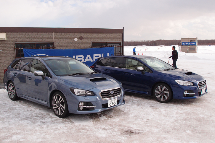 「レヴォーグ」の1.6リッターモデル（写真2台とも）には、「レガシィ」シリーズや「インプレッサ」シリーズと同様の、アクティブトルクスプリットAWDが搭載される。一方、よりスポーティーな仕様である2リッターのレヴォーグには、「WRX S4」と同じ不等＆可変トルク配分電子制御のVTD方式AWDが採用されている。