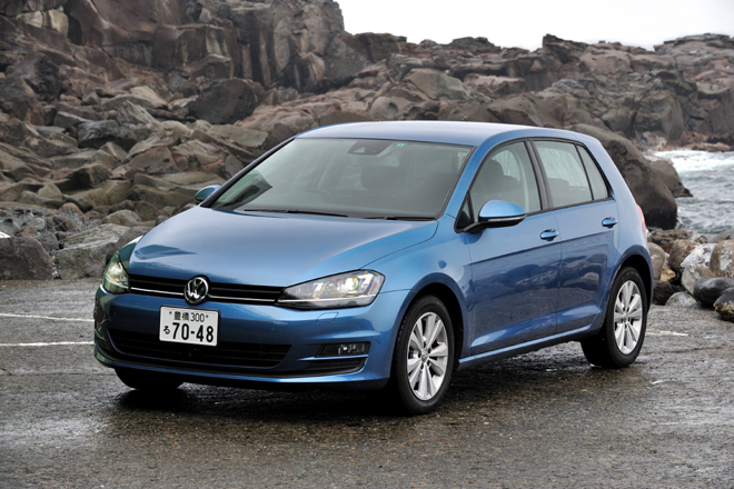 フォルクスワーゲン・ゴルフTSIコンフォートライン
    ボディーサイズ：全長×全幅×全高＝4265×1800×1460mm／ホイールベース：2635mm／車重：1240kg／駆動方式：FF／エンジン：1.2リッター直4 DOHC 16バルブターボ／トランスミッション：7段AT／最高出力：105ps/4500-5500rpm／最大トルク：17.8kgm/1400-4000rpm／タイヤ：（前）205/55R16 （後）205/55R16／燃費：21.0km/リッター（JC08モード）／価格：269万円