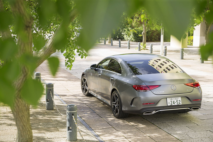 ボディーサイズは全長5000×全幅1895×全高1425mm。「Eクラス」をベースとしているのは先代モデルと同じ。