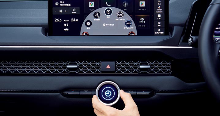 見やすく使いやすいインターフェイスも自慢。ひとつのダイヤルで複数の機能が操作できる「エクスペリエンス セレクションダイヤル」を装備する。