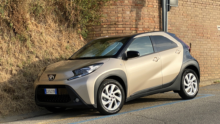 「アイゴX」は、2022年7月のイタリア新車登録台数で15位と健闘している。2022年7月、シエナで撮影。