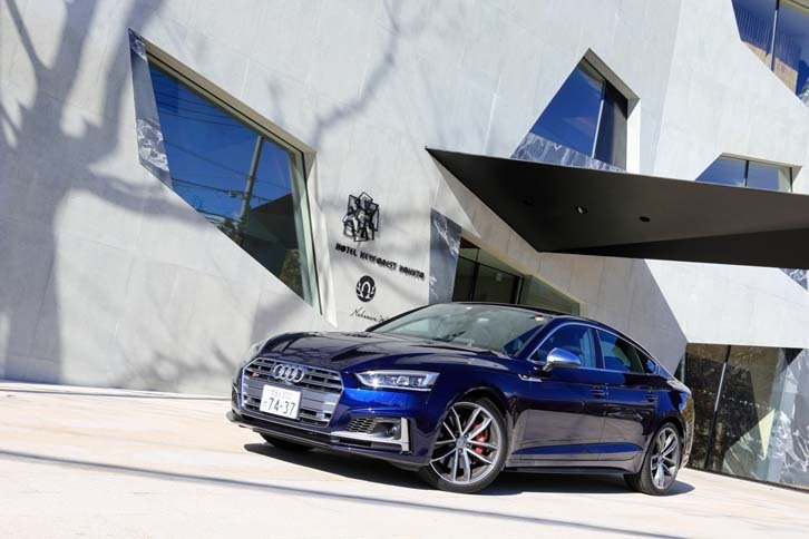 スタイリッシュなデザインと優れた走行性能、そして高い実用性も備えた「S5スポーツバック」。まさに万能のアスリートだ。