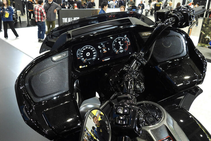 ハーレーダビッドソンCVOロードグライドST