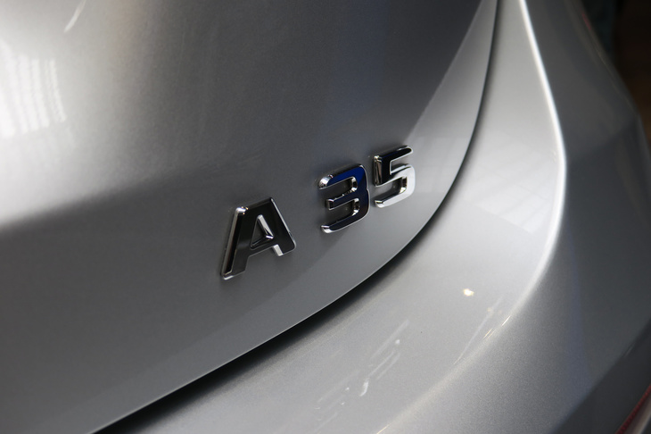 メルセデスAMG A35 4MATIC（エンブレム）