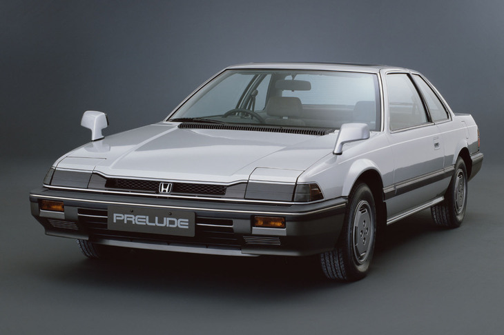 1982年に登場した2代目「ホンダ・プレリュード」。ロー＆ワイドなデザインは女性ウケもよく、“デートカー”として一世を風靡（ふうび）した。