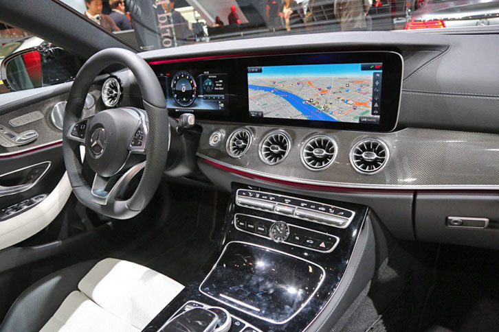 メルセデス・ベンツE400 4MATICクーペ