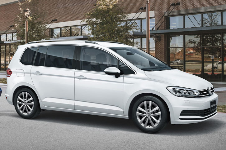 こちらのボディーカラーは「ゴルフトゥーラン」には初設定となる「オリックスホワイトマザーオブパールエフェクト」。