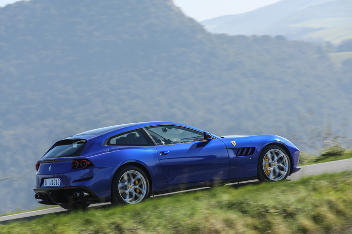 V12＋4WDからV8＋FRへと“身軽”になった4シーターフェラーリを、イタリアのトスカーナでテスト。（photo：Ferrari）