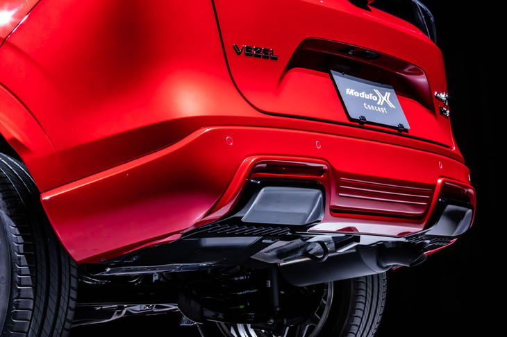 ホンダ・ヴェゼルe：HEVモデューロXコンセプト（リアバンパー下部）