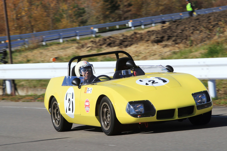 「ホンダS800」をベースにFRP製のボディーを架装したレーシングカー「コニリオ」。