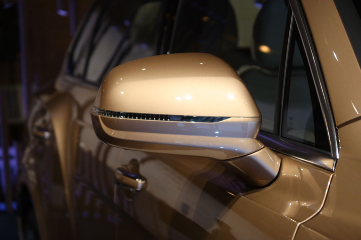 ベントレー・ベンテイガEWBアズール ファーストエディション（ドアミラー）