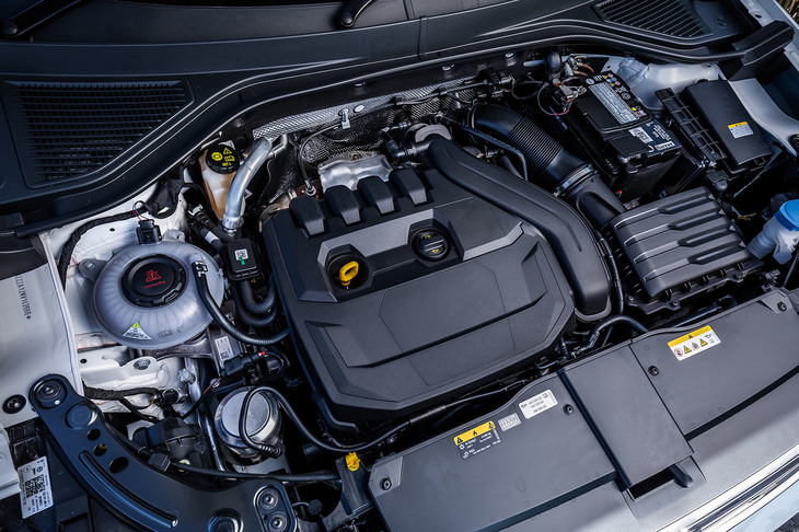 最高出力150PS/5000-6000rpm、最大トルク250N・m/1500-3500rpmを発生する1.5リッター直4ターボエンジンを搭載。WLTCモードの燃費値は15.5km/リッターと発表されている。