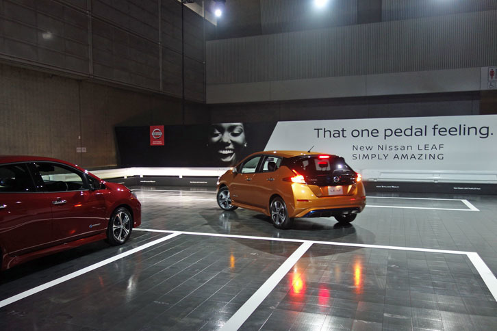 会場の一角では、実際に「プロパイロットパーキング」を体験することができた。スイッチの操作のみで前向き／後ろ向き／縦列駐車ができた。