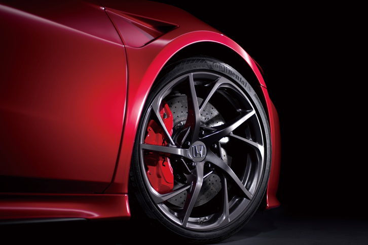 ホイールについては、通常のペイント仕上げに加え、オプションで切削加工やポリッシュ加工のものも用意されている。