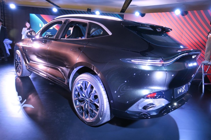 2019年11月20日に中国・北京でデビューした「アストンマーティンDBX」。日本では翌21日に披露された。