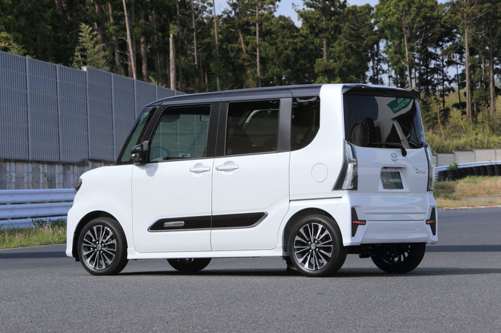 上屋についてもハイテン材や樹脂材の活用、外板などの薄板化などにより軽量化。装備の充実化による重量増はあったものの、車両全体では40kgの重量軽減を実現している。