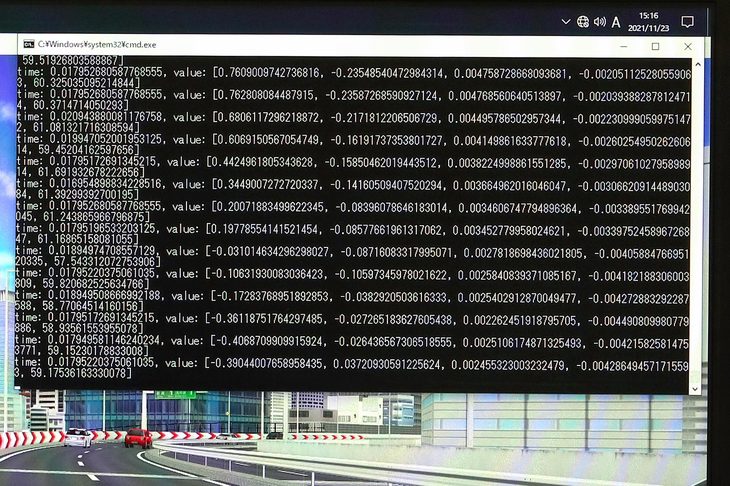 「知能化運転支援技術」では周辺の交通環境をもとに、AIが最適な走路や走り方をリアルタイムで演算し続けている。