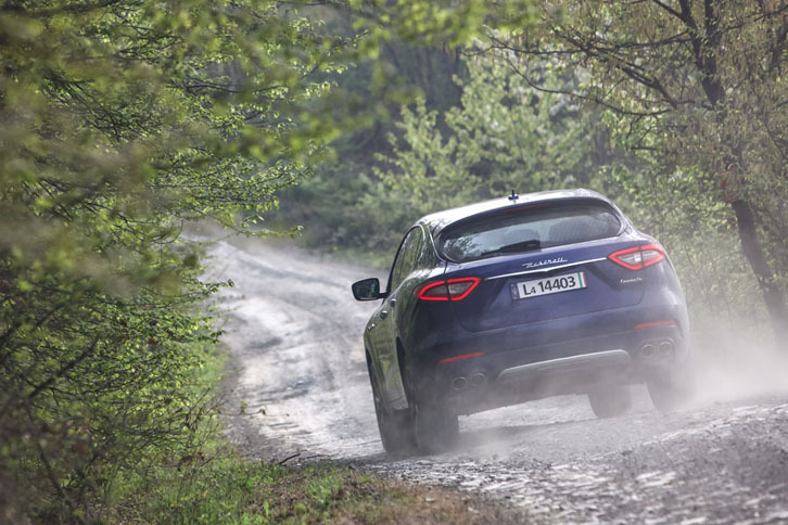 日本での納車開始は、ガソリンモデルが2016年9月ごろ、ディーゼルモデルは2017年春になる予定。