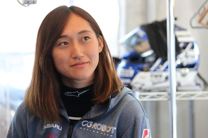 タイムアタックが首尾よくいかず、18番グリッドから決勝を迎えた池島実紅選手。決勝ではレース中盤に発生した接触により30秒加算のペナルティーを科されることに。