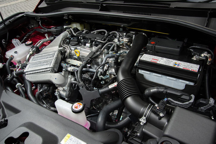 「G-T」と「S-T」に搭載される1.2リッター直4直噴ターボエンジン。最高出力116ps、最大トルク18.9kgmを発生する。