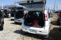 リアハッチを開けているのは、“虫干し”ではなく、“営業中”のアピールだった！