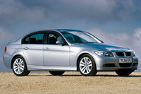 「BMW325i」装備充実、四駆モデルも