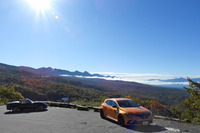 見よ！ この「女の神展望台」からのパノラマを。あまりにスケールがデカすぎて、ぜんせん写真に収まらない。この感動は現地に行ってこそのものよ。