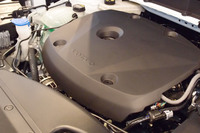 最高出力252psを発生する、2リッター直4ターボの「T5」エンジン。