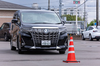 LLMを活用したチューリングの大脳的なシステムは、OpenAIの「gpt-3.5-turbo」を用いている。日本語で車両に指示を出すと、その指示に従って車両が周囲の状況を判断しながら走行する。