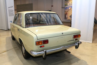 これみよがしなインパクトはないかわり、実用車としてのデザインとして、ある種の究極である。後輪ブレーキはイタリア仕様がディスクであるのに対し、耐久性を優先してドラムに改められた。