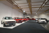 建屋内に所狭しと並べられた歴代「ゴルフ」のスポーツモデル。