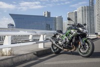 ソフト面での機能も充実。専用のアプリを介してスマートフォンと連携することで、各システムのモード設定、ライディングログの記録などが可能となっている。