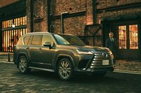 「レクサスLX」が大幅改良　新開発ハイブリッド搭載の「LX700h」が登場