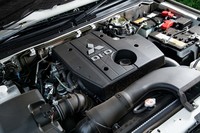 フロントミドに縦置きで搭載される3.2リッター直4ディーゼルターボエンジンは、最高出力190ps、最大トルク441Nmを発生する。