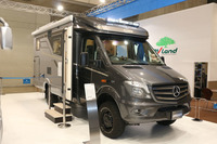 より大きな商用バンをベースにしたキャンパーも散見された。これはメルセデス・ベンツがベース。