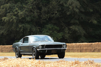 2018年夏の英グッドウッド・フェスティバル・オブ・スピードで走行シーンを披露した「フォード・マスタングGT390」。