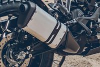 後輪を支持するオープンラティス構造のスイングアーム。鋳造製で、車体全体の剛性としなやかさのバランスを考慮した設計がなされている。