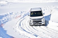 フロントのデザイン変更にあわせて内部の骨格構造を変更。ボディー剛性がアップしている。