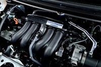 試乗車は最高出力129PSの1.5リッター直4エンジンを搭載した純ガソリンモデル。パワーユニットには手をつけないのが「モデューロX」の流儀だ。